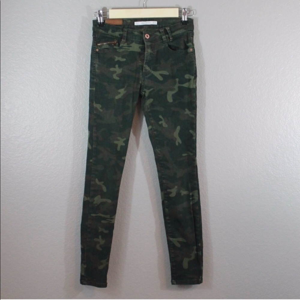 *SOLD* Zara- Army camouflage skinny jeans